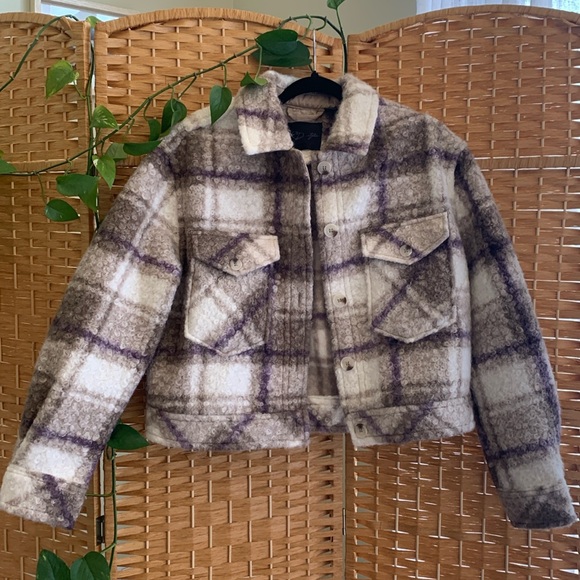 RD Style brand NWT. Shacket, size S crop style. Cream, purple and taupe. - Picture 1 of 5